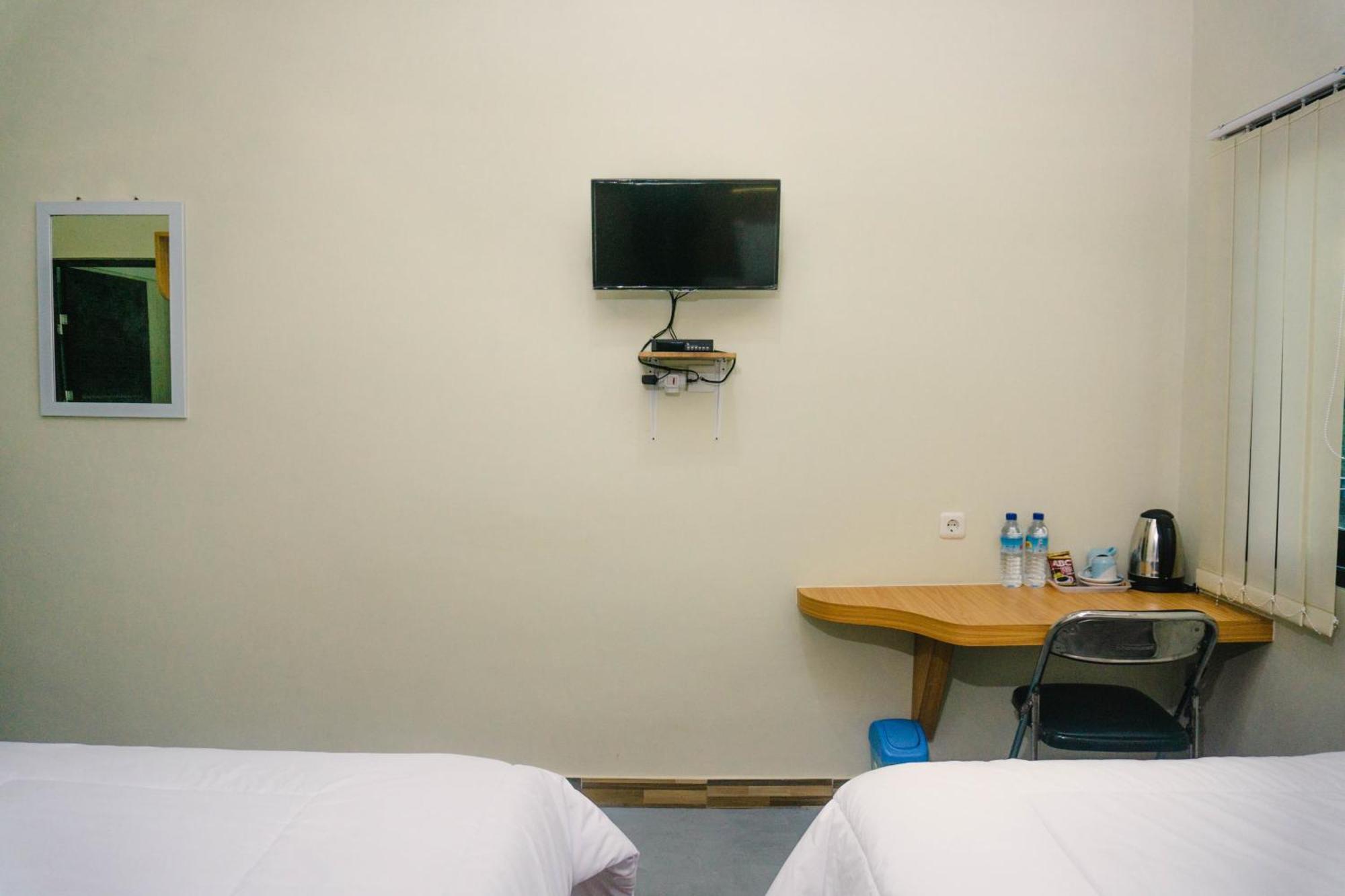 Grand Khalifah Guesthouse Sumbawa エクステリア 写真