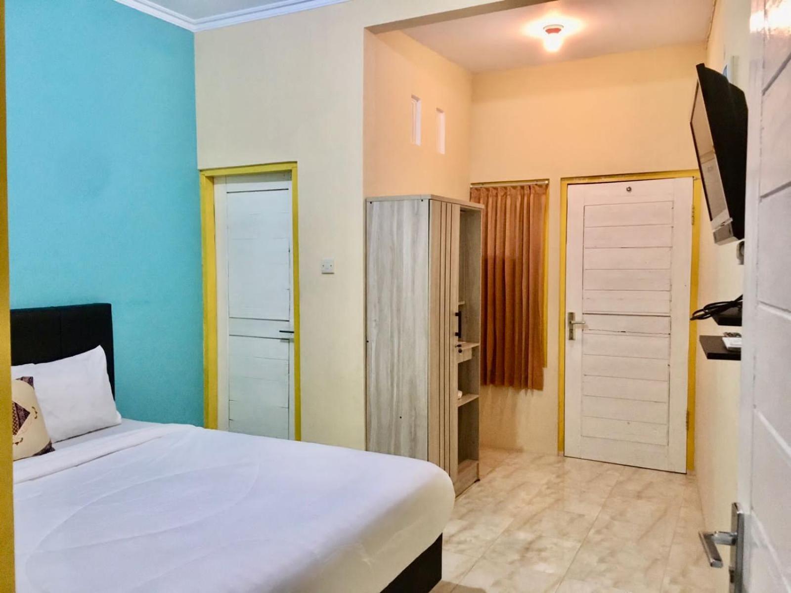 Grand Khalifah Guesthouse Sumbawa エクステリア 写真