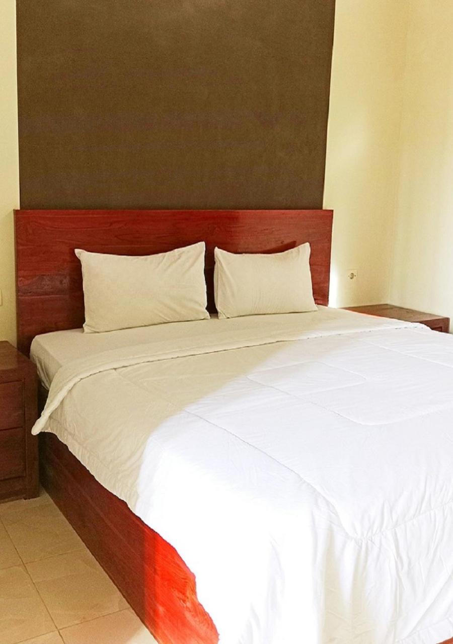 Grand Khalifah Guesthouse Sumbawa エクステリア 写真