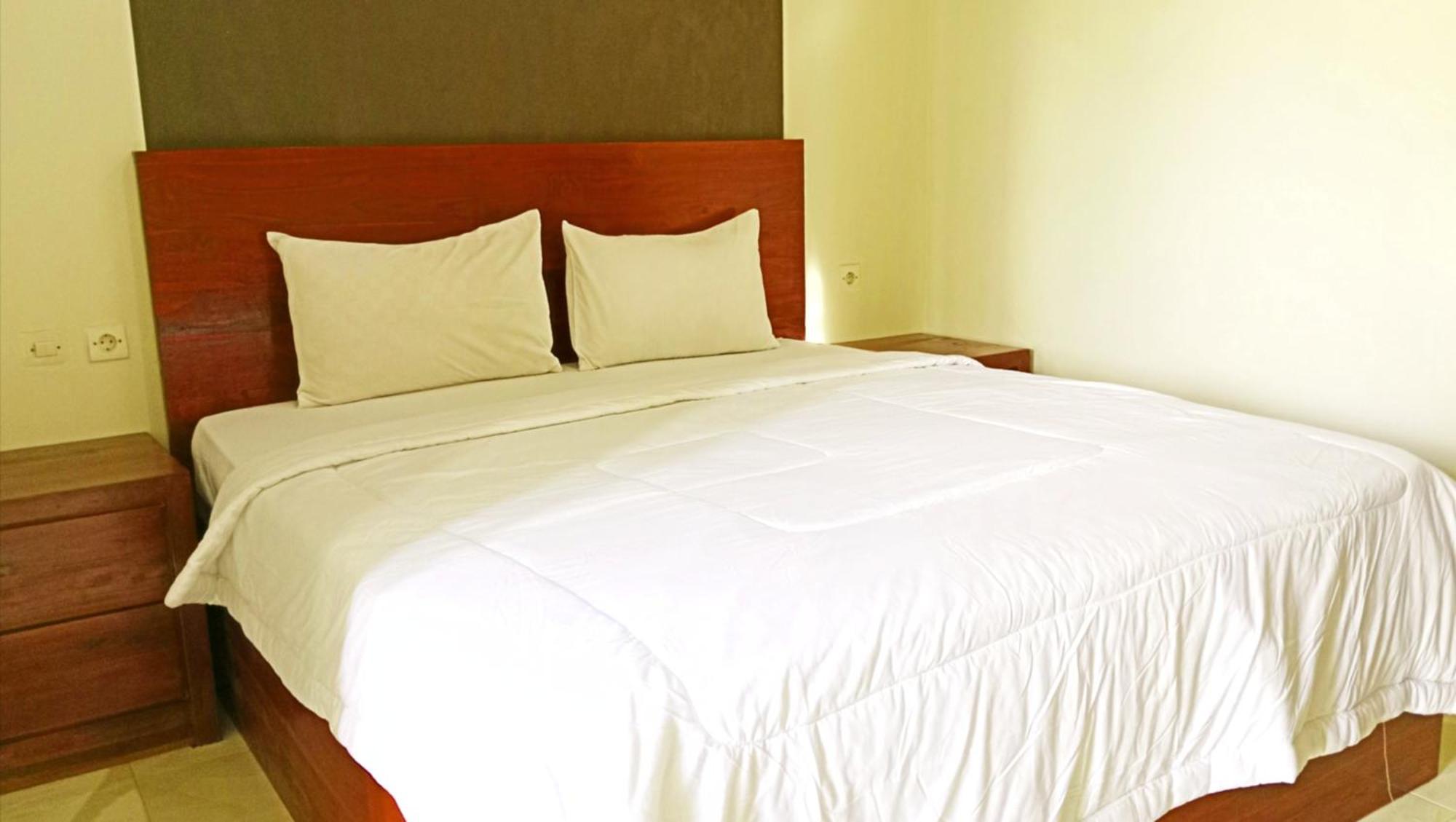 Grand Khalifah Guesthouse Sumbawa エクステリア 写真