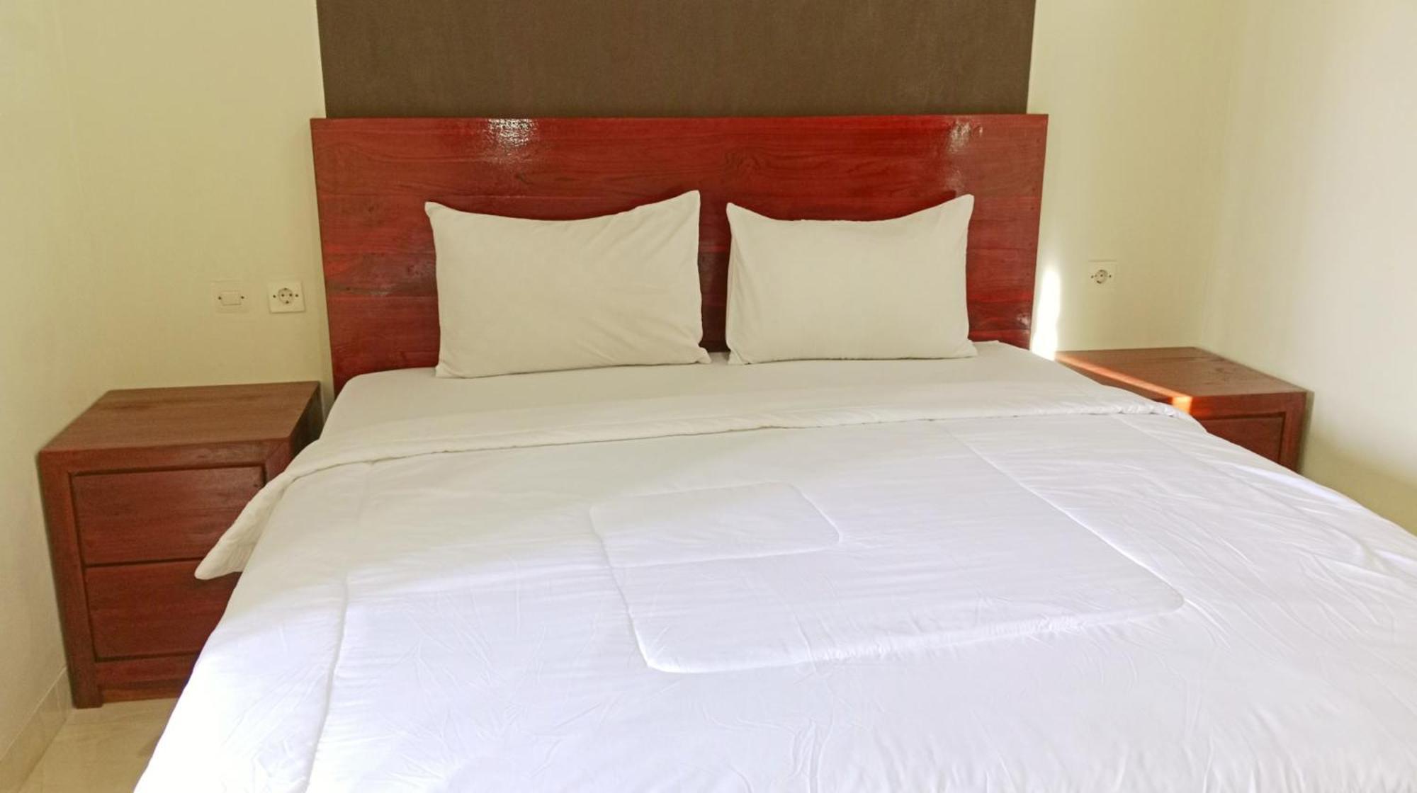 Grand Khalifah Guesthouse Sumbawa エクステリア 写真