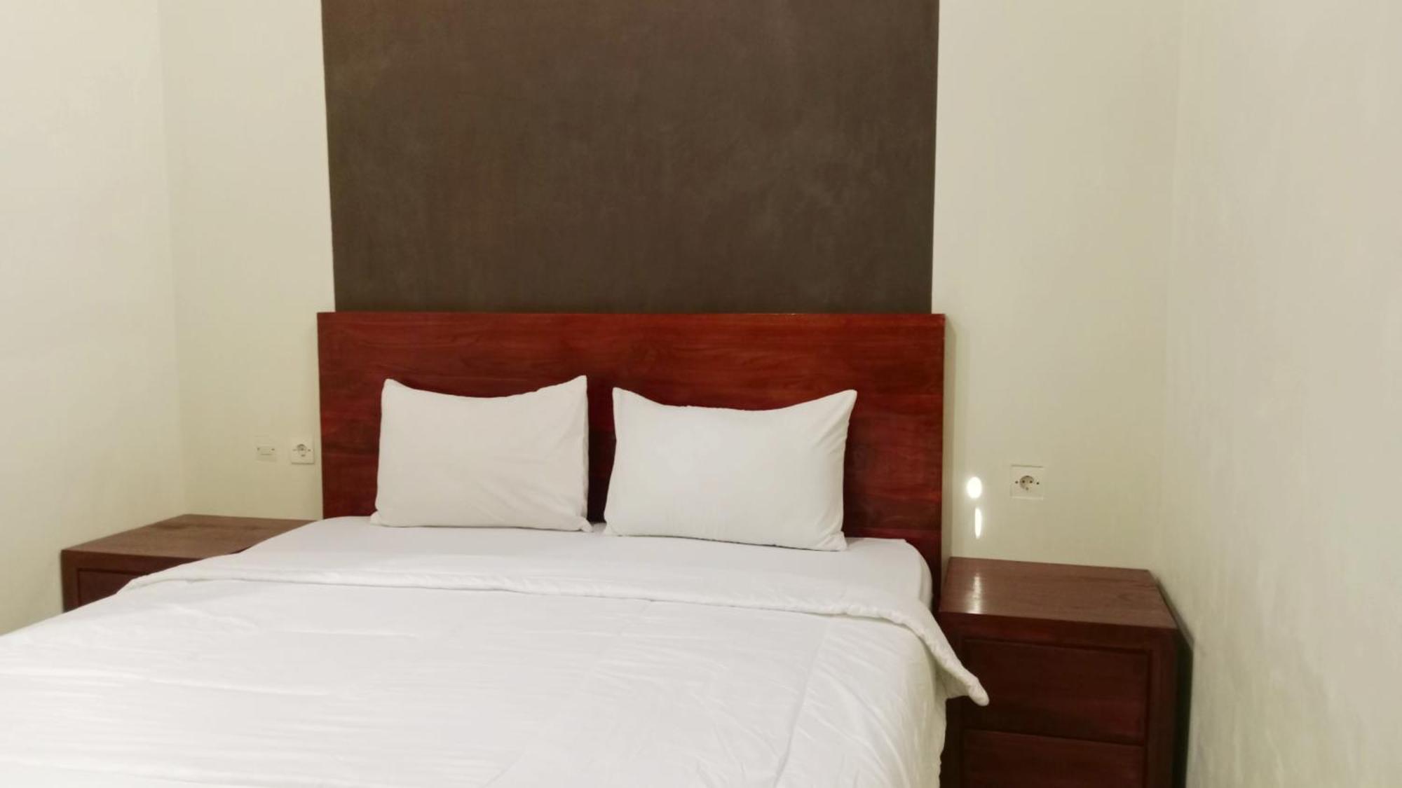Grand Khalifah Guesthouse Sumbawa エクステリア 写真