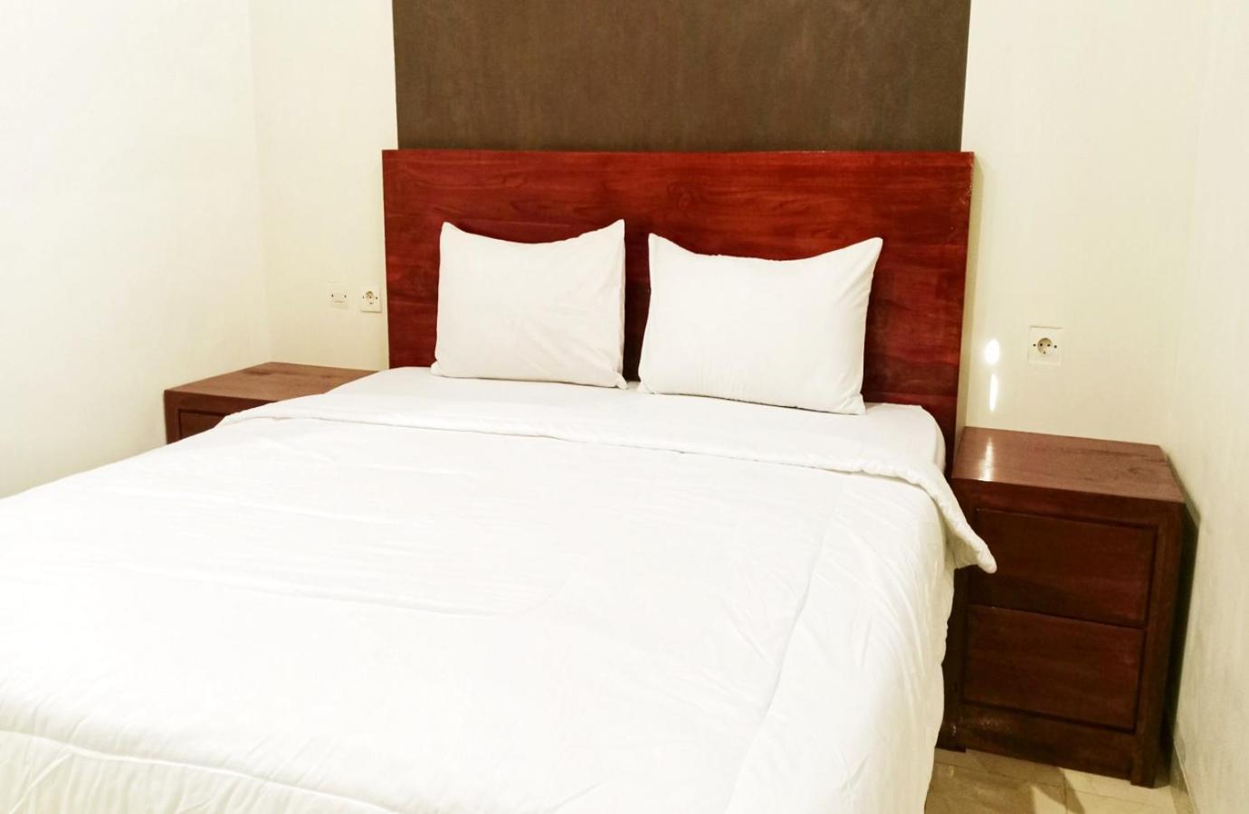 Grand Khalifah Guesthouse Sumbawa エクステリア 写真